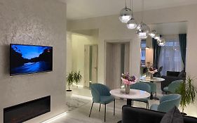 Panorama Luxury Apartment In The House With A Spire, A Historical Building In The City Centre